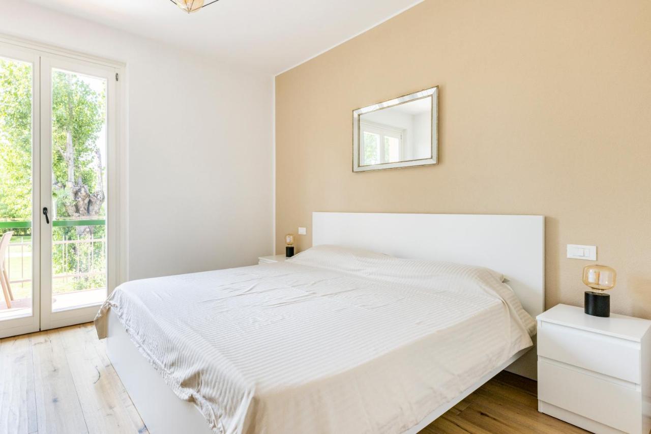 Trendy Aparment With Garage Right By The Lake Sirmione Exterior photo